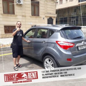 Car hire Baku / Our guest from the UAE chose the budget crossover